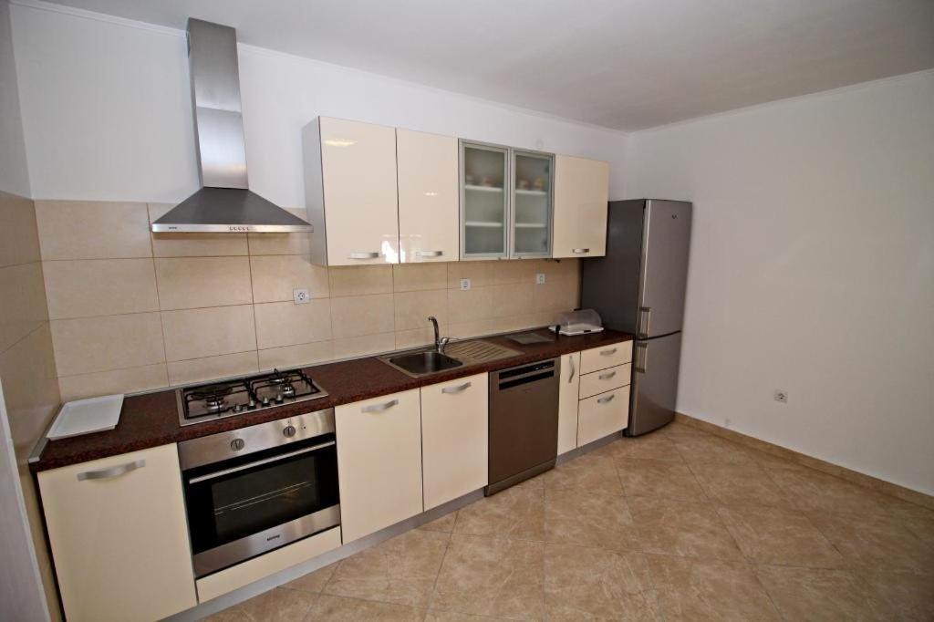 Apartment Lucija ヴェラ・ルカ エクステリア 写真