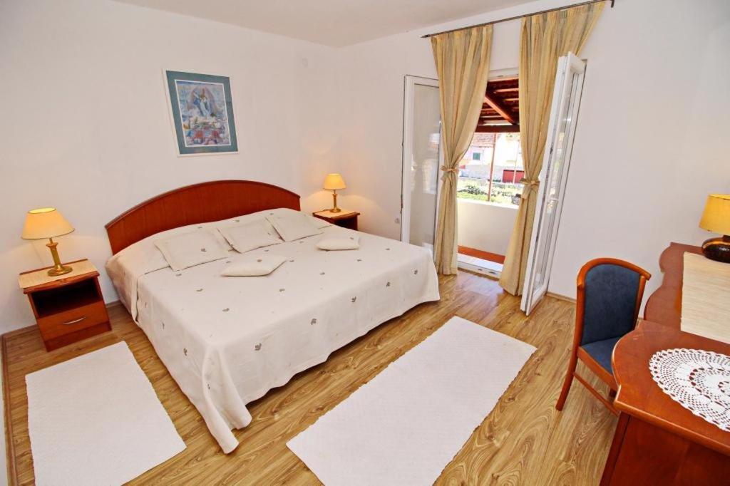 Apartment Lucija ヴェラ・ルカ エクステリア 写真