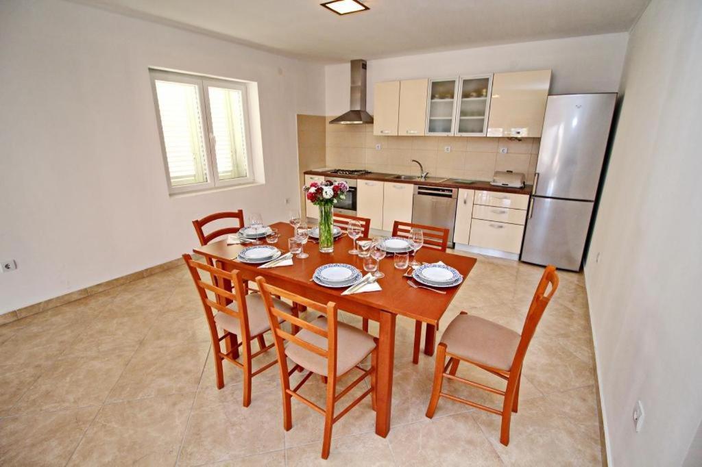 Apartment Lucija ヴェラ・ルカ エクステリア 写真