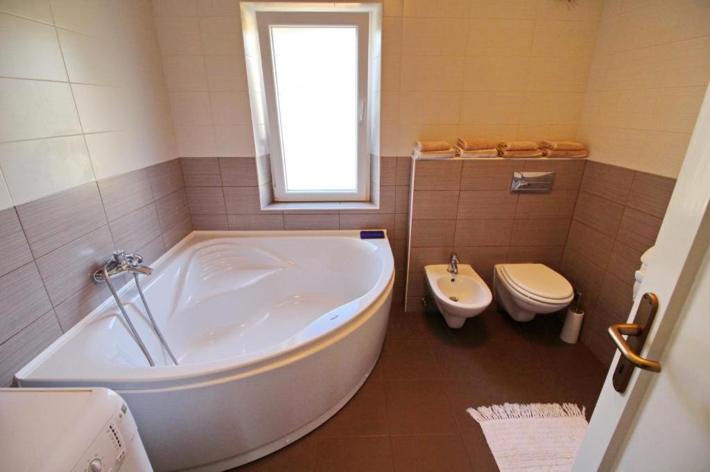 Apartment Lucija ヴェラ・ルカ エクステリア 写真