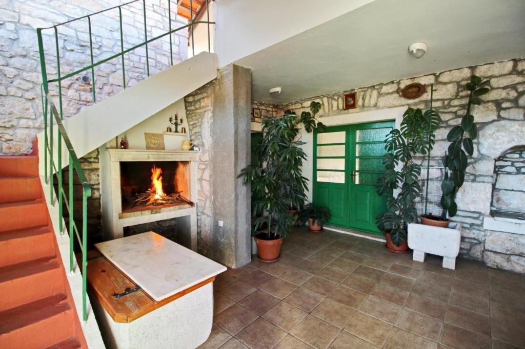 Apartment Lucija ヴェラ・ルカ エクステリア 写真