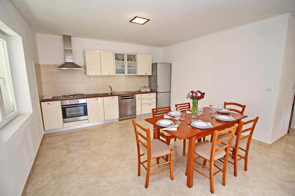 Apartment Lucija ヴェラ・ルカ エクステリア 写真